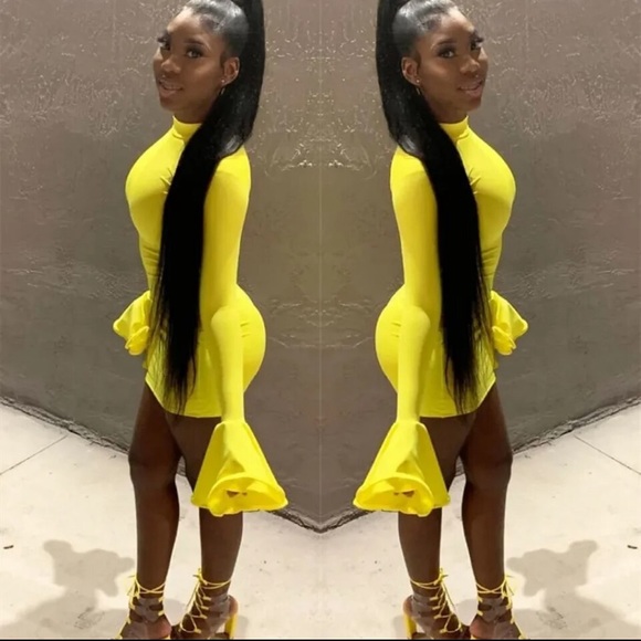 Yellow dress flare hands - Picture 2 of 4